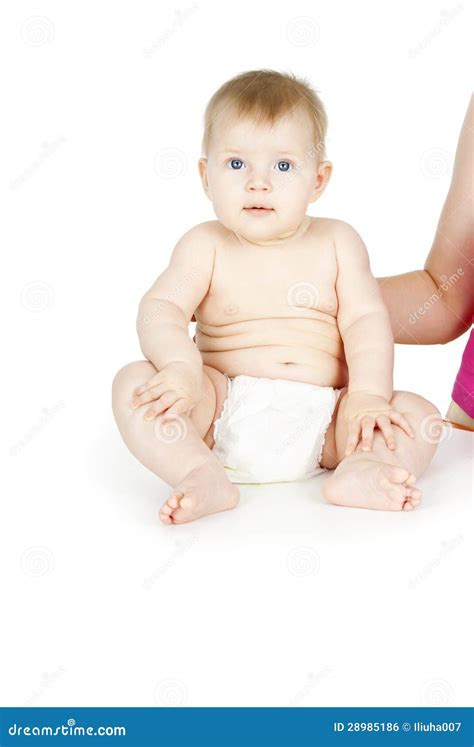 Gelukkige Babyzitting Naakt In Een Luier Stock Foto Image Of Engel