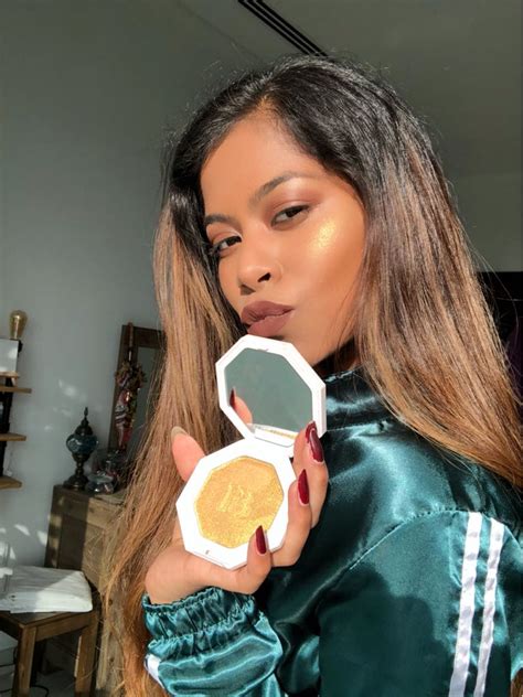 reviewed fenty beauty trophy wife highlighter the tropical buzz