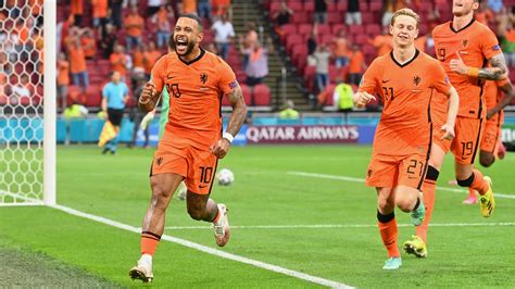Mit dem 2:0 (1:0) gegen österreich im zweiten vorrundenspiel in amsterdam zogen die niederlande auf dem schnellsten weg als gruppensieger ins achtelfinale ein. EM 2021: Niederlande stürmen ins Achtelfinale - Österreich ...