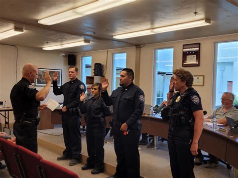 Monte Vista Journal New Police Officers Sworn In At Mv City Council