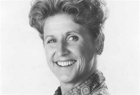 ann b davis who gained fame playing brady bunch housekeeper alice nelson dead at 88