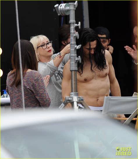 Photo James Franco Shirtless Flaunts Abs For Disaster Artist