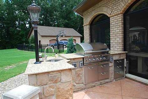 There are many prefab outdoor kitchen kits with various designs which you can choose for your back yard. 20 Fancy Modular Outdoor Kitchen Designs | Home Design Lover