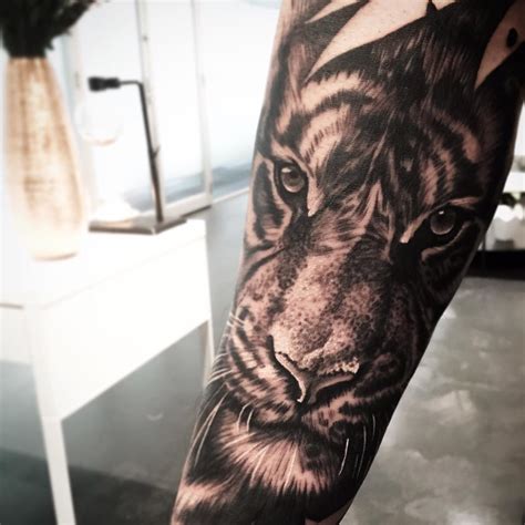 Realistic Tiger Tattoo On Arm