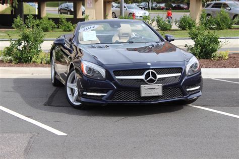 You love rolling down the coast with the top down. 2014 Mercedes-Benz SL-Class SL550 Stock # P024367 for sale near Vienna, VA | VA Mercedes-Benz Dealer