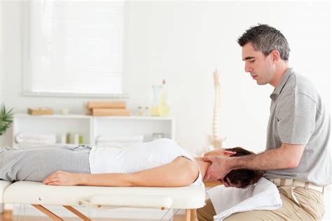 Visiting A Chiropractor For Back Pain A London Chiropractor Shares These Insights Motionback
