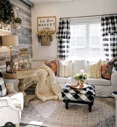 Pin By Halise Devrim On Home Interiors In 2020 Plaid Living Room