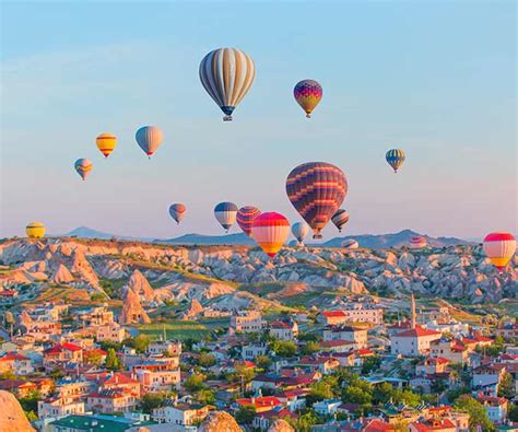 Cappadocia is a historical region in central anatolia, largely in the nevşehir, kayseri, kırşehir, aksaray, malatya, sivas and niğde provinces in turkey. Viaggio Istanbul e Cappadocia - Viaggi, Vacanze e Tour ...