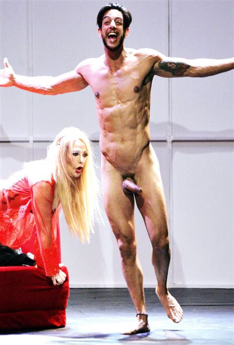 Joaquín Ferreira desnudo integral muestra sus 23 centímetros en su