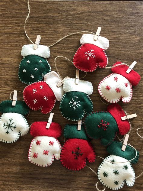 30 Diy Felt Christmas Ornaments Decoomo