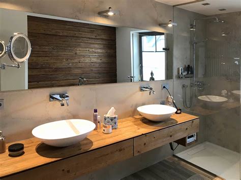 Wenn sie die renovierung eines kleinen badezimmers geplant haben, wollen wir ihnen heute einige tipps geben, wie es größer aussehen kann. Badezimmer mit Altholz | Möbel und Inneneinrichtungen aus ...
