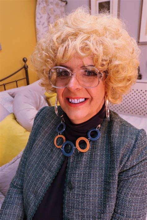 vintage eyewear 1980s crochet earrings hair style fashion swag moda fashion styles