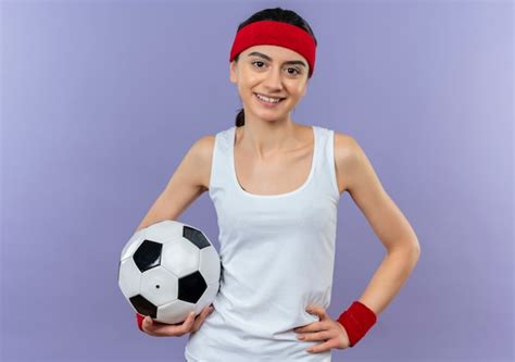 Mujer Joven Fitness En Ropa Deportiva Con Diadema Sosteniendo Un Balón