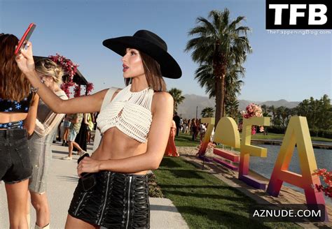 Olivia Culpo Sexy Seen Flashing Her Sideboob In A Crop Top At Coachella