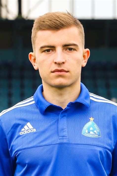 Michał sławomir helik (born 9 september 1995 in chorzów) is a polish professional footballer who plays as a centre back for barnsley and the poland national team. Michał HELIK | Piłkarze, Ruch, Gwiazdy