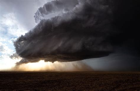 Into The Storm Daredevil Photographer Captures Incredible Storm