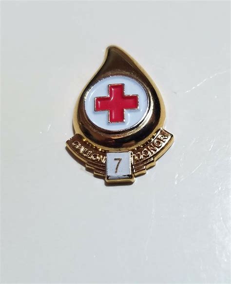 Купить Красный крест Red Cross Blood Donor 7 Gallon Pin New в интернет