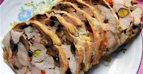 Este pollo empanado es ideal para llevar a comer a cualquier lugar. Cómo cocinar el rollo de pollo con ciruelas.