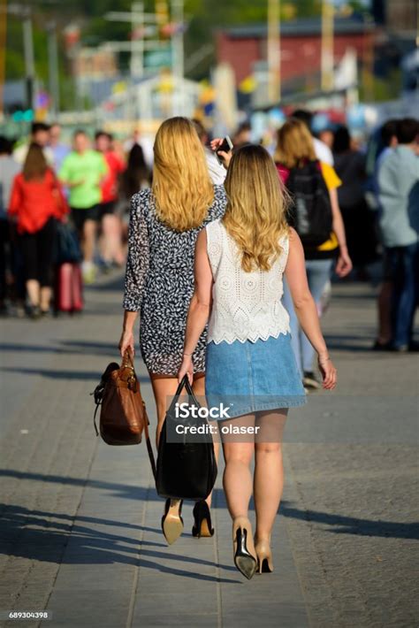 Schwedische Blonde Frauen In Stockholm Stockfoto Und Mehr Bilder Von 25 29 Jahre 25 29 Jahre