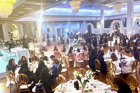 Nyc Banquet Halls Hosting Large Weddings Despite Covid 19 Ban