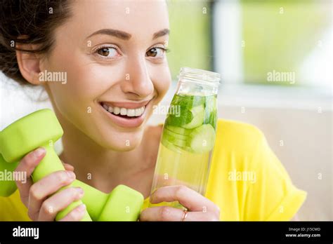 Sports Woman Drinking Water Stock Photo Alamy