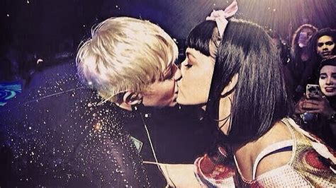 Juicy J And Miley Cyrus Kissing