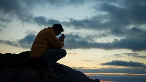 10 20 Bo Silhouette Of Man Praying On Mountain Top