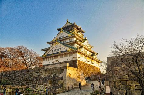 It's a stunning sight, rising up and commanding the skyline of the entire east side of the city. Osaka Castle | Osaka Castle | Eustaquio Santimano | Flickr
