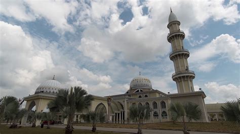 Located in the centre of the city, this mosque is a tourist. Masjid Sultan Ahmad Shah Al-Haj Muslim Muslims Mosque Holy ...