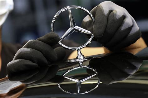 Ông chủ Geely đồng thuận đổi tên Daimler AG thành Mercedes Benz AG