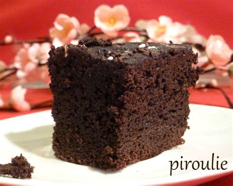 The other day, i was looking for a cake pan on the net and ended up finding many 2 ingredients chocolate cake posts! gateau au chocolat ultra simple - Les desserts au chocolat