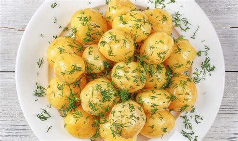 Cartofi Noi Natur Cu Unt Mărar și Usturoi Temănâncro