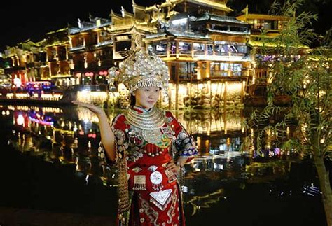 central china tourist town to abolish admission fee[2] cn