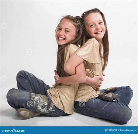 Deux Petites Filles Photo Stock Image Du Mignon Beau