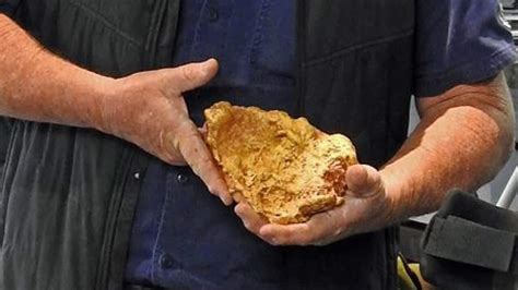 Wa Prospector Finds 110k Gold Nugget Sbs News