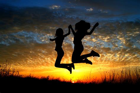 무료 이미지 수평선 실루엣 소녀 태양 해돋이 일몰 햇빛 아침 새벽 황혼 저녁 빨간 비행 그림자 풍선 하늘 구름 되튐 3888x2592