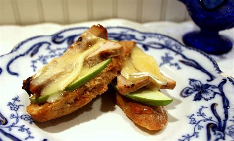 Remove from oven and top with green onion, if using. Pork Loin (or Turkey) Crostini with Green Apple, Mango ...