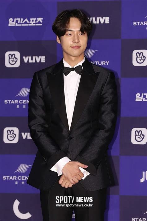 Ryu jun yeol thailand fanclub. เหล่าคนดังร่วมเดินพรมแดงงานประกาศรางวัล 54th Baeksang Arts ...