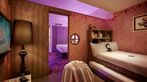 Hard rock hotel penang completed a full room refurbishment in december 2016, with funky new decor, purple lighting and features. 7 Kamar Keluarga Atraktif di Asia | DestinAsian Indonesia