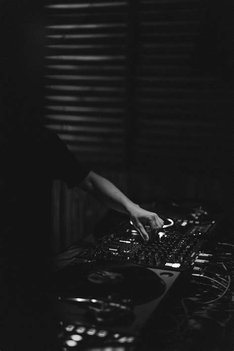 Techno Party Pictures Download Free Images On Unsplash
