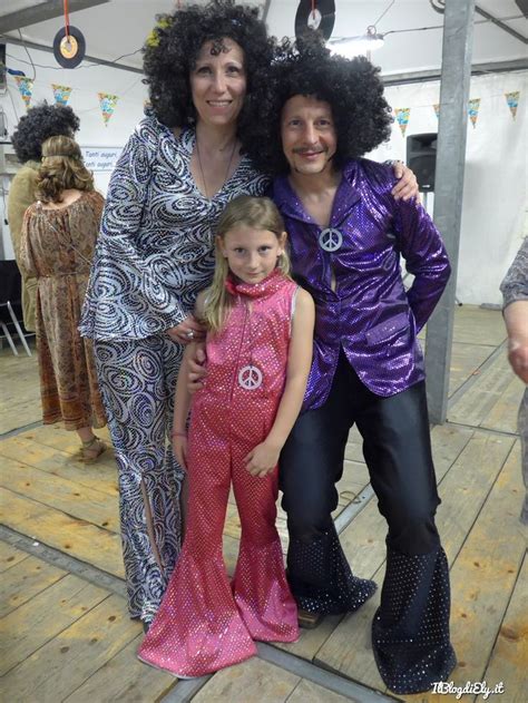 Organizzare una festa a tema anni '70 è semplicissimo con i nostri consigli! Consigli per vestiti anni 70. Cosa indossare per una festa ...