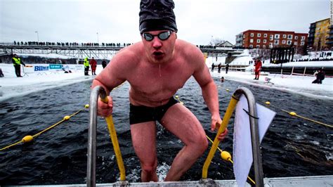 Swimmers Compete In Some Of The Coldest Water On Earth Cnn Video
