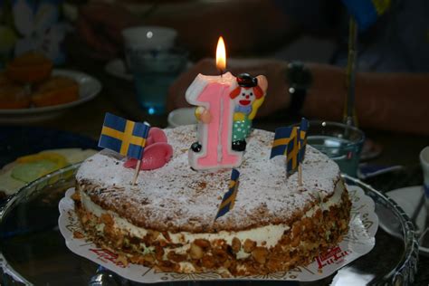 무료 이미지 깃발 디저트 생일 케이크 착빙 스웨덴 파티 구운 식품 Torte 버터 크림 케이크 꾸미기
