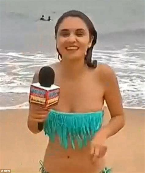 Chilean Reporters Bikini Pulled Down By Wave On Tv In Notoriously Nippy Ocean Daily Mail Online