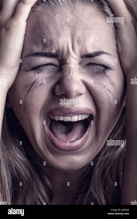 Young Women Crying Hi Res Stock Photography And Images Alamy