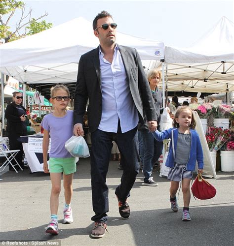 Ben Affleck Shows Hes A Hands On Father As He Takes Daughter Seraphina Shopping Daily Mail Online