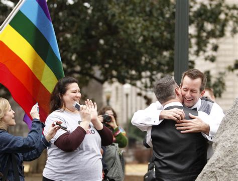 To Avoid Supreme Court Decision Alabama Temporarily Bans Gay Marriage Licenses