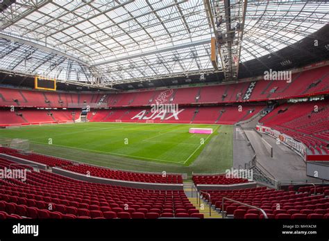 El Amsterdam Arena Es El Estadio Más Grande De Holanda Construido A Partir De 1993 1996 A Un