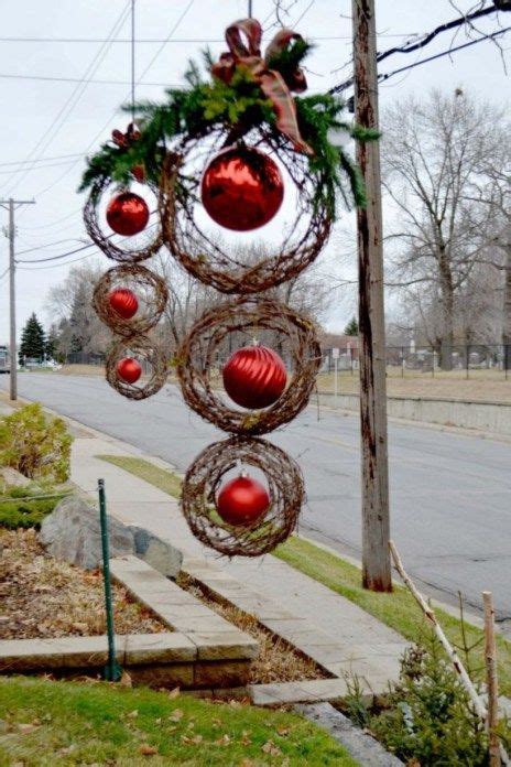 54 Creative DIY Outdoor Christmas Decorations that are Easy to Make