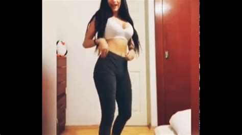 Chica Latina Bailando De Forma Obscena Reggaeton Hot Latín Girl